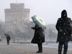 Ισχυρές χιονοπτώσεις σημειώθηκαν στην ευρύτερη περιοχή της Θεσσαλονίκης